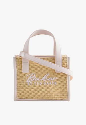 Väike ristkülikukujuline kootud õlgest käekott heleroosa nahast servade, ülemiste sangade, õlarihma ja tikitud "Baker by Ted Baker" logoga.