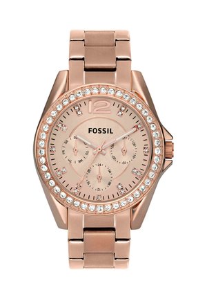 Orologio da polso Fossil in oro rosa con ghiera tempestata di cristalli, tre quadranti secondari e cinturino a maglie in metallo, che segna le 10:08.