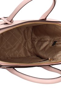 Roze leren handtas met dubbele handvatten en een gouden ritssluiting. De binnenkant is voorzien van een beige, gewatteerde stoffen voering met merklogo patroon.