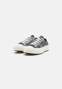 Converse CHUCK 70 SHIMMER - Tossud - vamp pyre/egret/silver