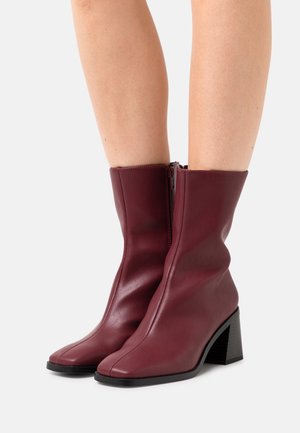 Monki, Bottines - bordeaux
