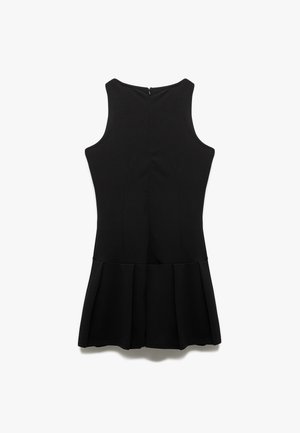 Sort slevøs kjole med en tætsiddende bodice og en flared plisseret nederdel. Glat stof med lynlås i ryggen. Simpelt, strømlinet design.