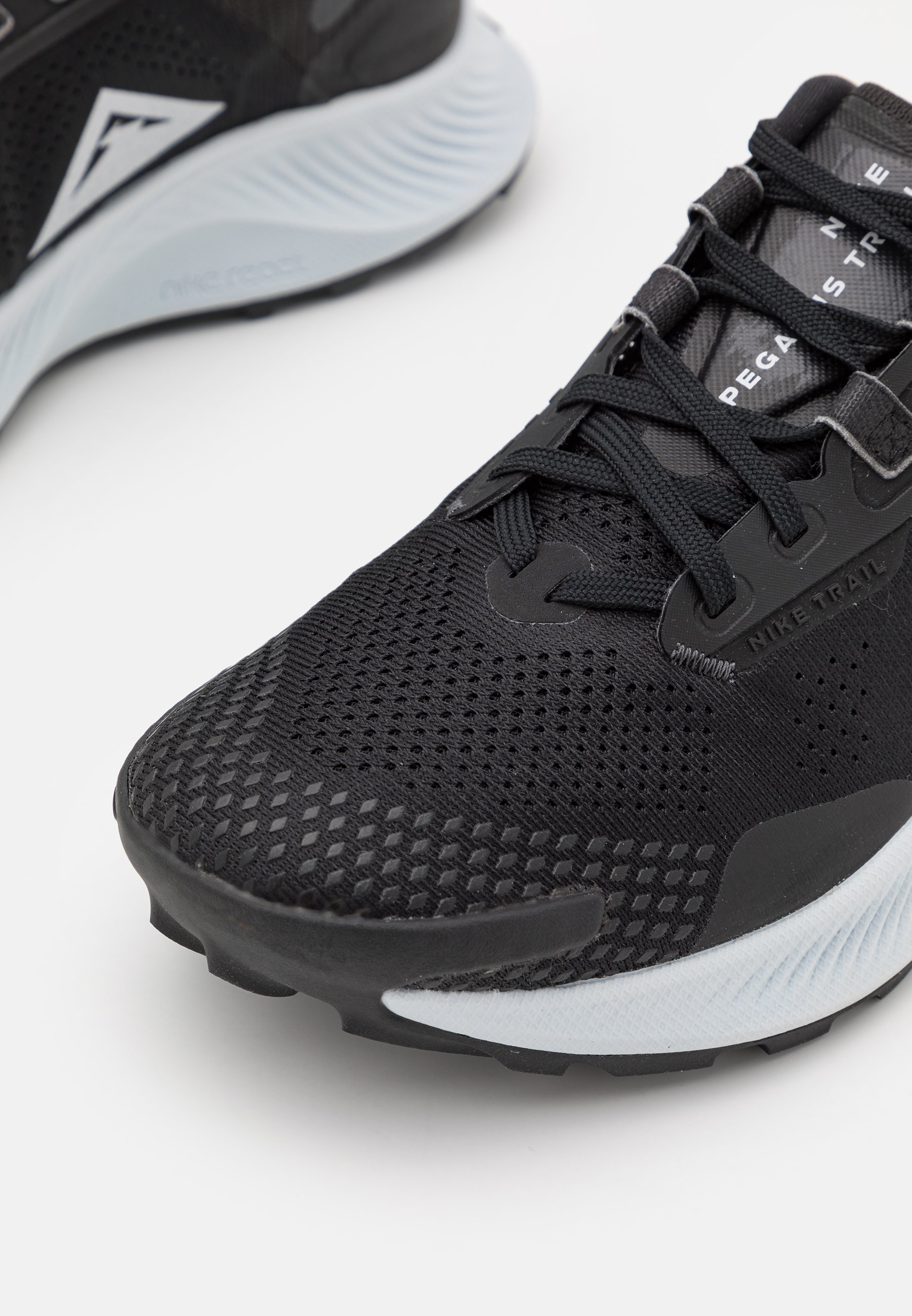 nike structure trail