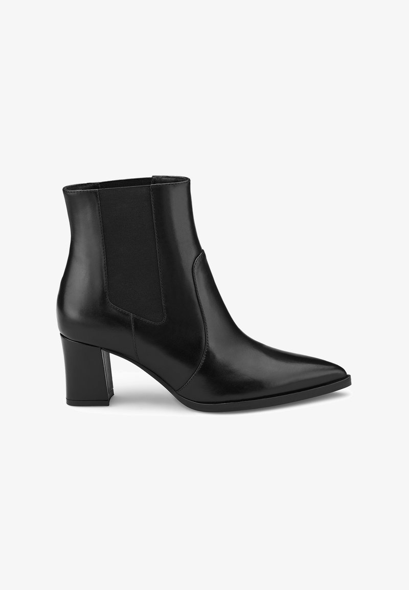 Stivale alla caviglia nero con tomaia in pelle lucida, punta affilata, pannelli elastici laterali e tacco a blocco. Texture liscia e design minimalista.