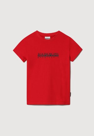 Rotes Baumwoll-T-Shirt mit kurzen Ärmeln, Rundhalsausschnitt und einem bedruckten Logo in schwarzem Text auf der Vorderseite. Etikett auf der unteren linken Seite.