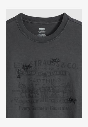Mørkegrå Levi's vintage fit T-shirt med falmet sort logo tekst og hestetrukket vogn grafik med broderede sorte blomster.