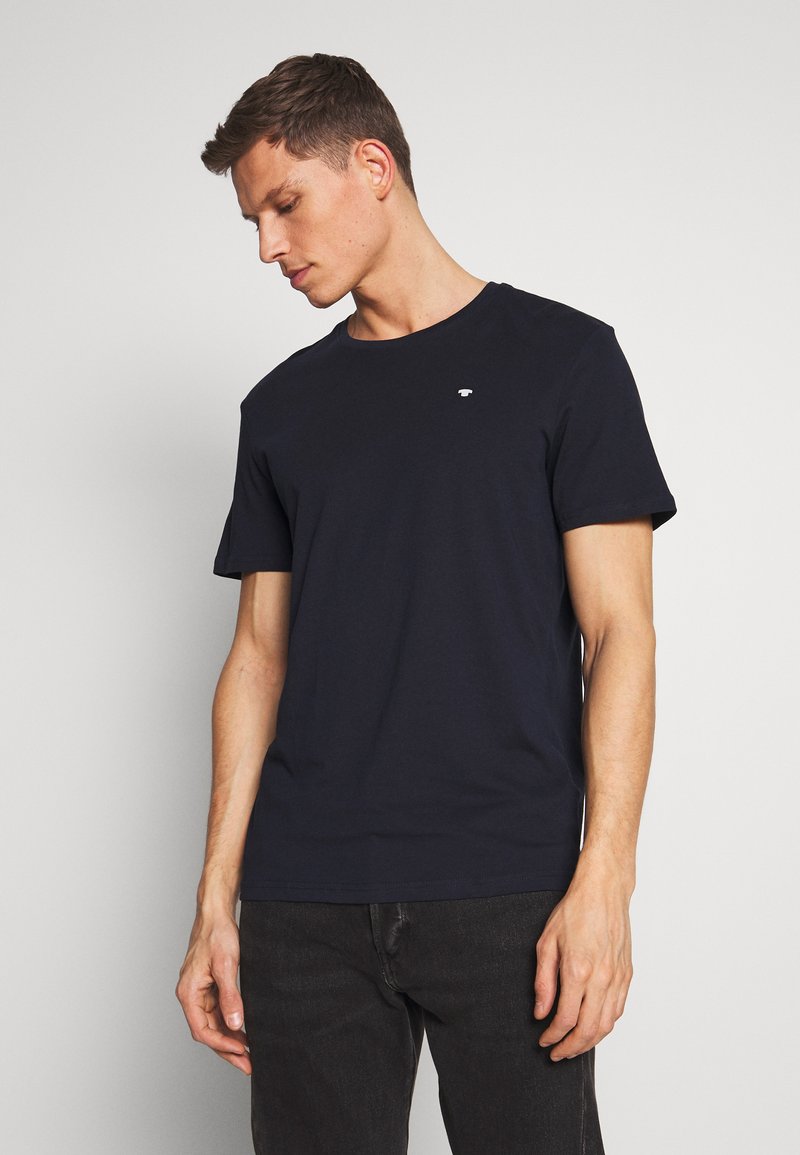 Herren T-Shirts basic | TOM TAILOR BASIC T-SHIRT 3 PACK T-Shirt print middle grey melange/grau - GL23486 Herren T-Shirts basic | TOM TAILOR BASIC T-SHIRT 3 PACK T-Shirt print middle grey melange/grau - GL23486