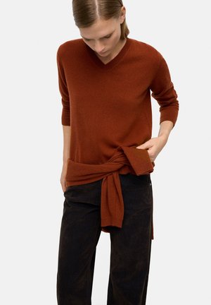 - Sweter