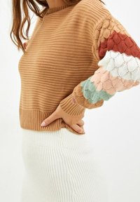 Trendyol Stickad tröja - brown