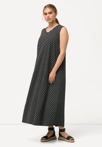 Ulla Popken SLEEVELESS V-NECK  - Maksimekko - black