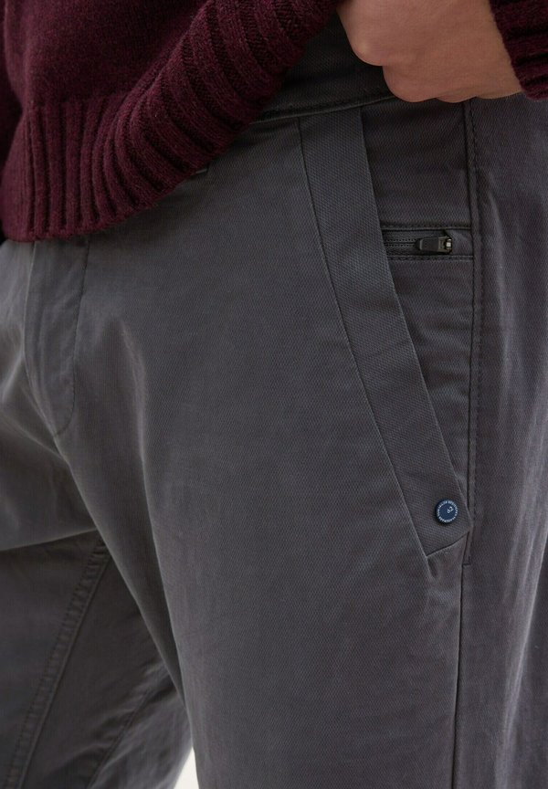 TAPERED CHINO - Trousers2