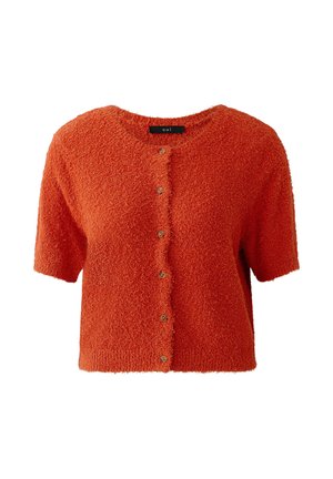 Kort mouwen, gestructureerd oranje button-up vest met ronde hals en zes knopen op een effen witte achtergrond.