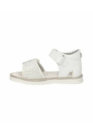 Sandalo bianco per bambini con cinturino alla caviglia in velcro, fascia anteriore con borchie, suola imbottita e tacco leggermente rialzato.