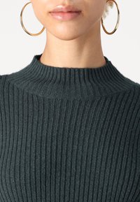 ONLY Petite ONLKATIA DRESS - Vestido de malha - june bug