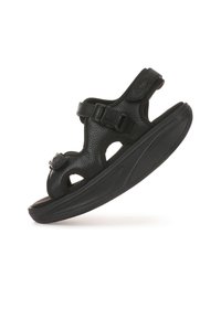 Sandalia negra hecha de material texturizado, con una correa ajustable y suela moldeada. El diseño incluye secciones abiertas para transpirabilidad.