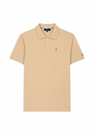 Polo beige de manga corta con dos botones, pequeño logo oscuro en el pecho y letra "H" en la manga izquierda.