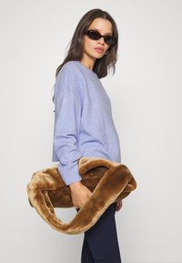 Vero Moda Petite VMDOFFY O NECK BOXY - Camisola - jacaranda