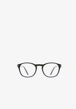 Czarne prostokątne okulary pełnoramkowe z przezroczystymi szkłami i cienkimi zausznikami na białym tle.