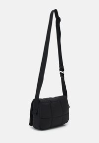 Marc O'Polo PINAR - Axelremsväska - black