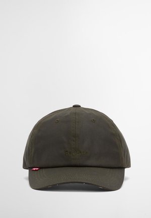 Ciemnooliwiona bawełniana czapka baseballowa z zakrzywionym daszkiem, sześcioma otworami wentylacyjnymi i haftowanym logo z przodu. Teksturowana tkanina, swobodny design.