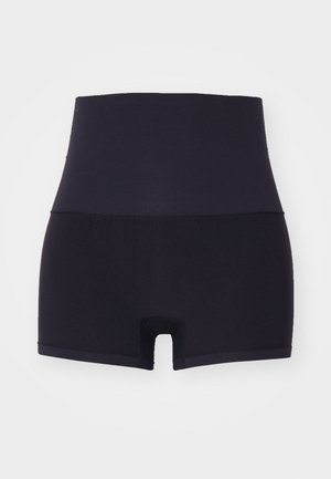 Hochtaillierte schwarze Shorts mit glatter Textur, die am unteren Rand über einen Ausschnitt verfügt und einen elastischen Bund für zusätzlichen Komfort hat.