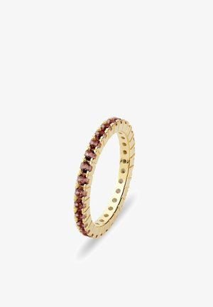 Bague éternité en or avec des pierres précieuses rouges rondes espacées uniformément tout autour de l'anneau, présentée sur fond blanc.