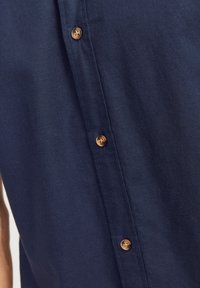 Jack & Jones JJESUMMER LINEN MIX SHIRT - Majica - navy blazer