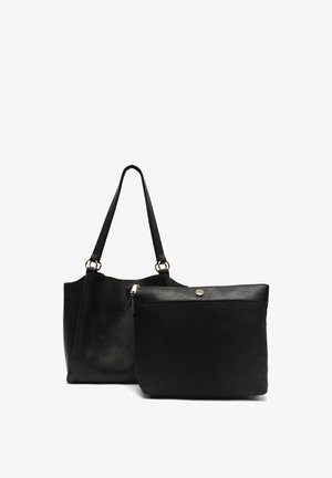 Borsa a tote nera realizzata in materiale sintetico testurizzato, con due manici e una pochette piatta nera rimovibile con accenti in metallo argentato.