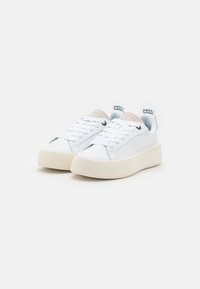 Lacoste Baskets basses - white