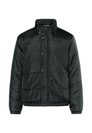 Chaqueta acolchada negra con cuello alto, cierre frontal de botones a presión, puños elásticos y diseño acolchado horizontal para mayor textura.