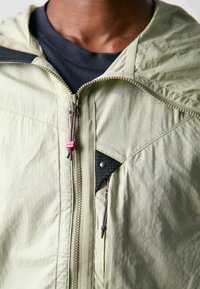 Klättermusen ANSUR HOODED JACKET - Vetrovka - swamp green/silver green