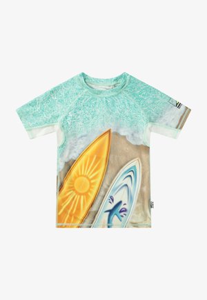 Short-sleeved rash guard in turquoise with surfboard graphics; features yellow and blue surfboards on a sandy beach background.