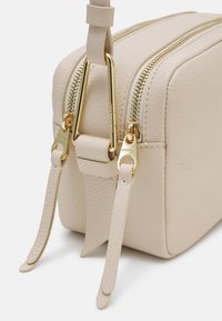Coccinelle MALORY - Borsa a tracolla - white