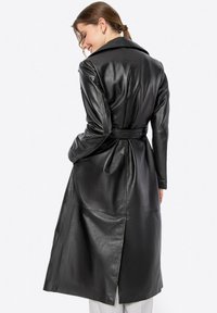 WITTCHEN Mantel - black