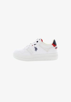 Weiße Sneakers mit einem Obermaterial aus glattem Leder und Netzpaneelen, ausgestattet mit einem blauen Logo und roten Akzenten an Ferse und Zunge. Gummisohle.