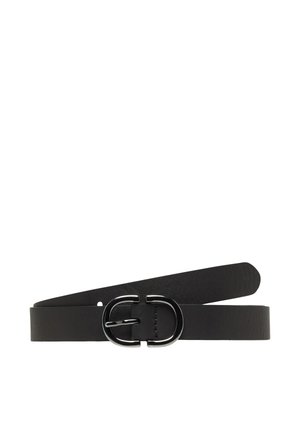 Ceinture en cuir noir avec une boucle double anneau noire brillante, partiellement enroulée sur un fond blanc.