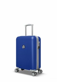 Blauwe harde koffer met hexagonaal patroon, zilveren rits en uitschuifbare handvat. Vier draaiwielen voor gemakkelijke mobiliteit.