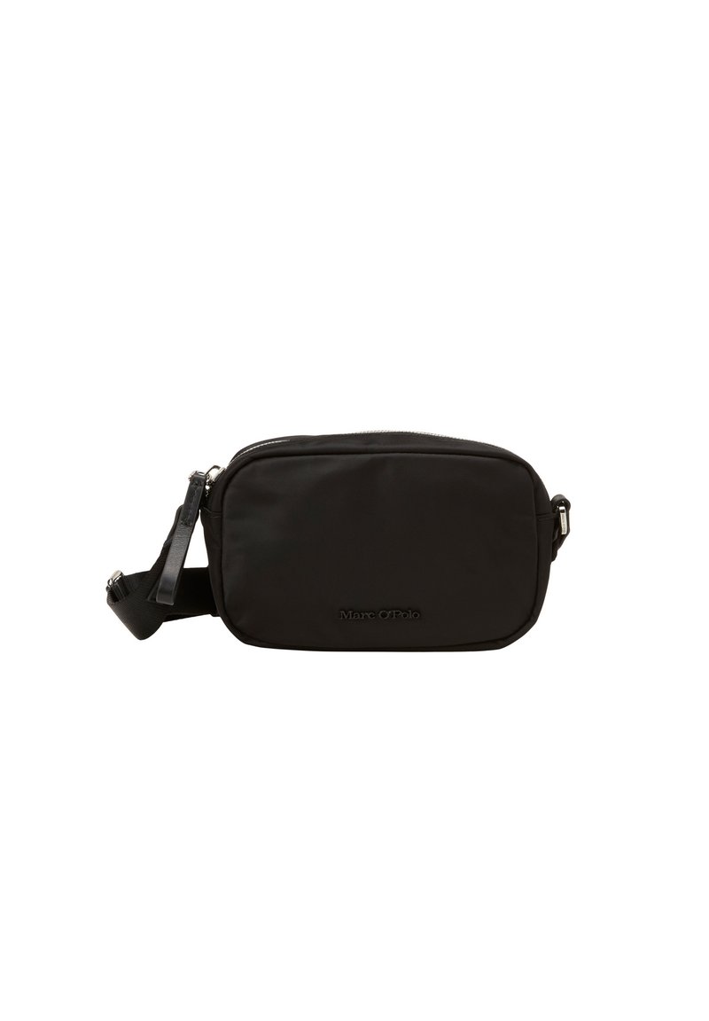 Borsa a tracolla rettangolare nera realizzata in tessuto morbido con chiusura a zip. Presenta una tracolla regolabile e un logo del marchio impresso sul davanti.