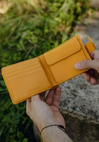 VUCH ARIS MUSTARD - Peněženka - yellow