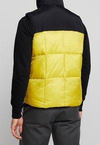 Penfield Väst - yellow