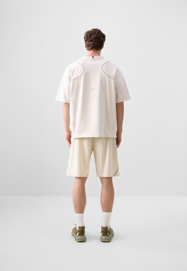LATITUDE FLIGHT - Outdoor shorts - mist4