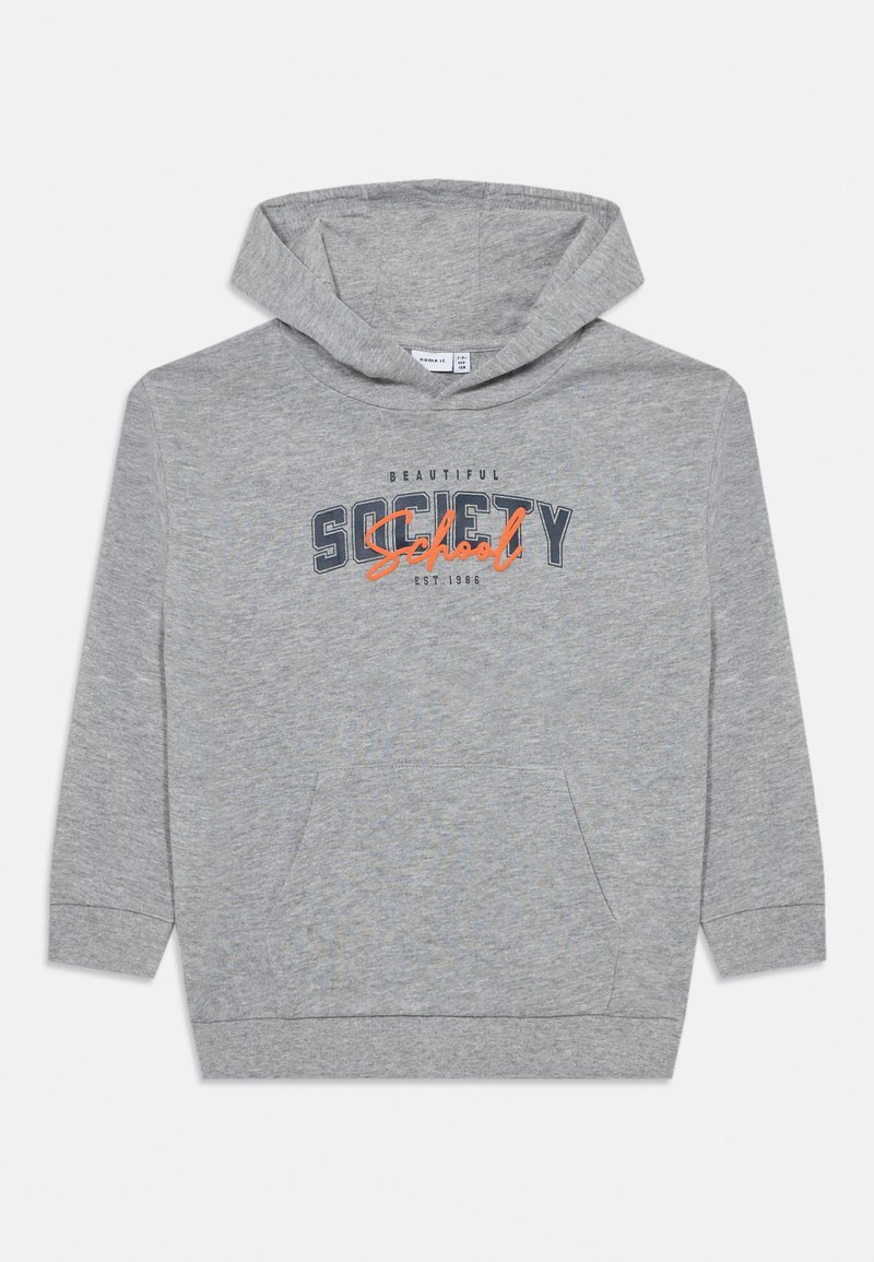 Hoodie gris avec une poche kangourou, portant le texte "BEAUTIFUL SOCIETY School EST 1986" en bleu marine et orange. Tissu doux et capuche ajustable.