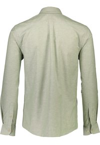 Camicia a maniche lunghe verde chiaro con una texture liscia. Presenta un colletto, polsini abbottonati e un orlo arrotondato. Design semplice e discreto.