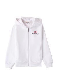 Sudadera blanca con cremallera hecha de tela suave, que cuenta con capucha, dos bolsillos laterales, puños acanalados y el logo "SUPERGA" en rojo y azul marino en el pecho.