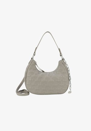 Szara skórzana torebka na ramię o zakrzywionym kształcie, wytłaczanym wzorze, pojedynczym uchwycie u góry oraz dekoracyjnym akcentem w postaci srebrnego łańcucha.