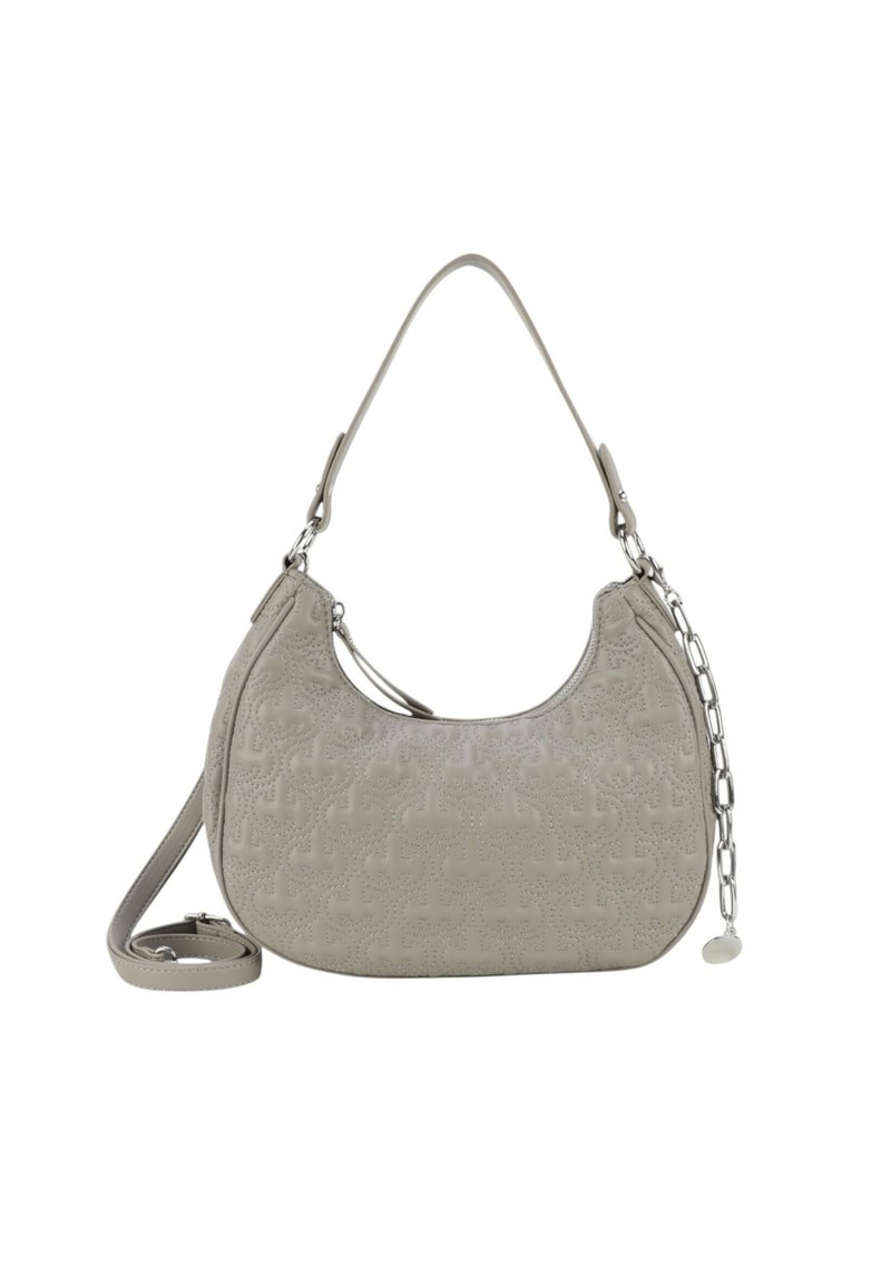 Borsa a spalla in pelle grigia con una forma curvata, motivo in rilievo, manico superiore singolo e un accento decorativo di catena argentata.