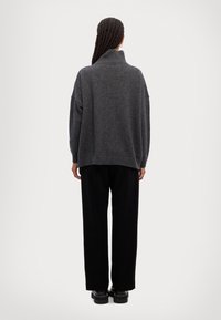 WEEKEND MaxMara Sweter
