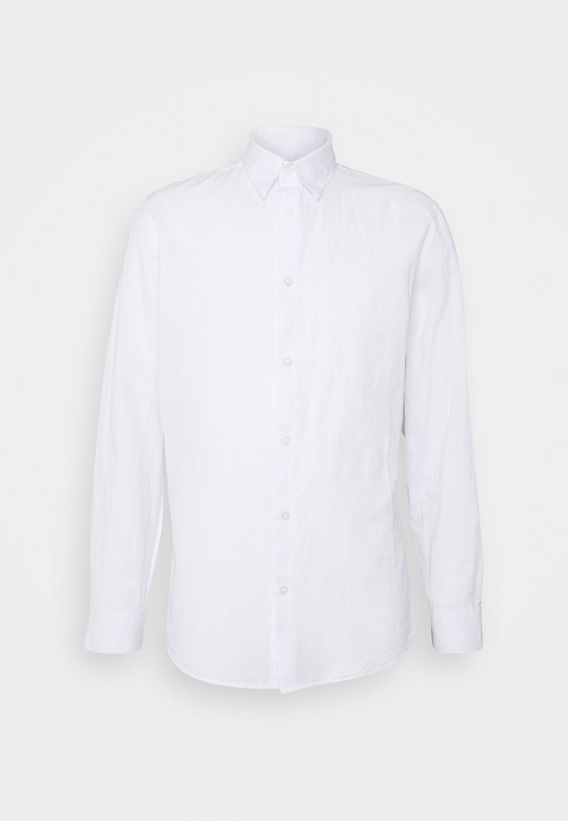 Camicia bianca a maniche lunghe in lino, con chiusura a bottoni sul davanti, colletto a punta e una trama leggermente texturizzata con spacchi laterali.