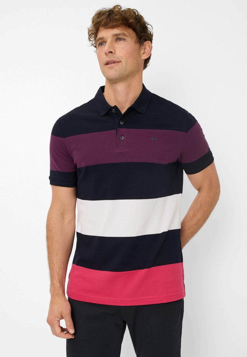 Polohemd mit kurzen Ärmeln, ausgestattet mit horizontalen Streifen in Marineblau, Burgunderrot, Weiß und Rosa. Aus Baumwollmaterial, klassischer Kragen, drei Knöpfe.