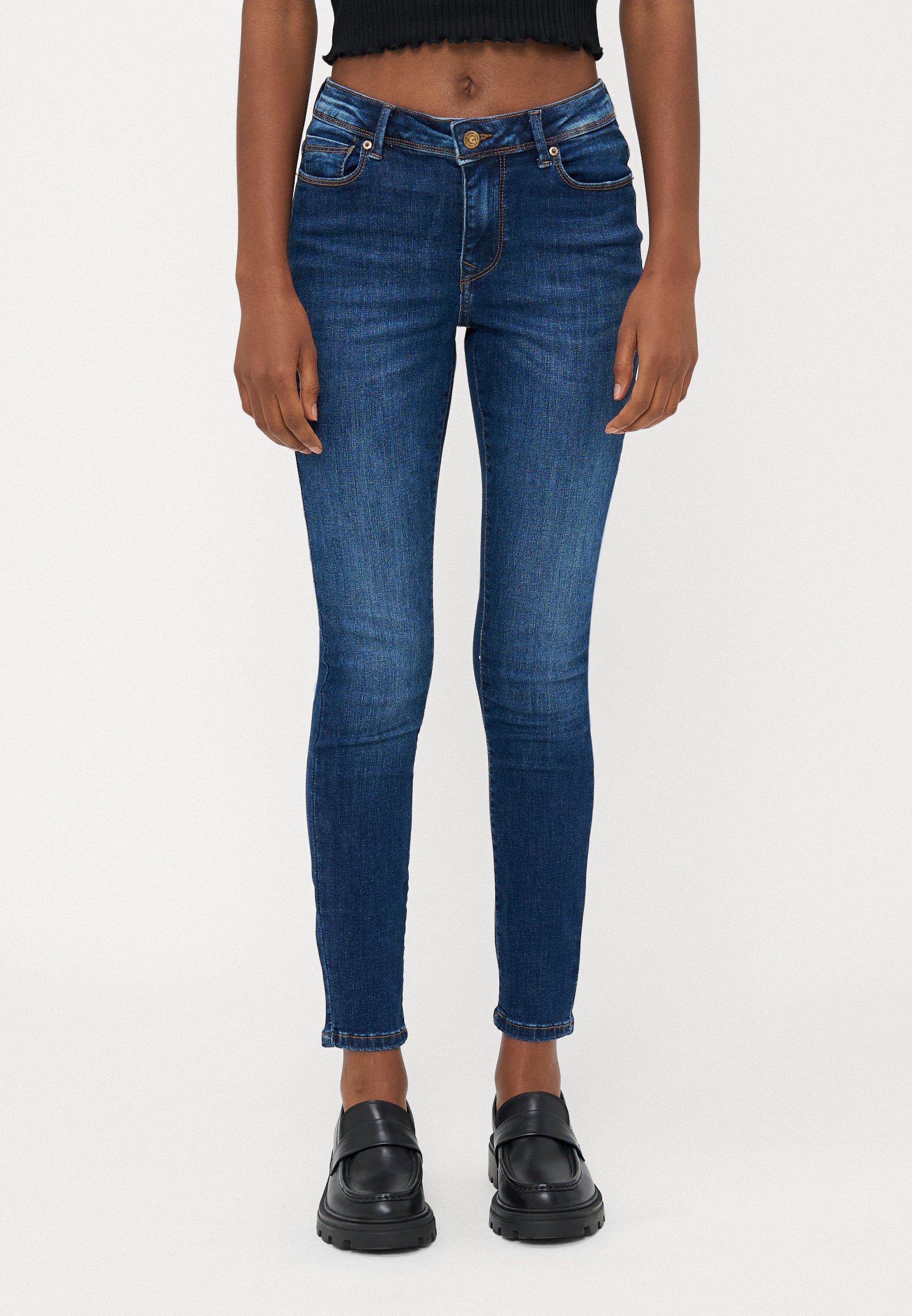 Jeans ONLY Skinny Fit ONLSHAPE - Vita Media, Taglio Skinny, Composizione 92% Cotone 6% Poliestere 2% Elastan